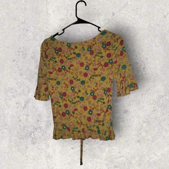 💖Aeropostal Yellow Floral Tee (Size XS) - Picture 3 of 14